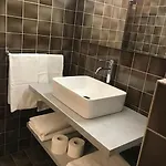 Nyaraló Large Taverna 2br 2ba Steps To Lift Full Kitchen *