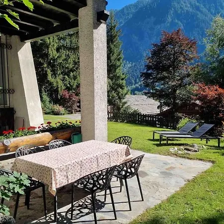 Holiday home Spaziosa Taverna Accanto Alle Piste Da Sci Courmayeur