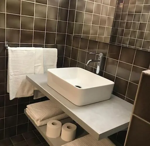 Hébergement de vacances Large Taverna 2br 2ba Steps To Lift Full Kitchen *